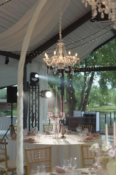 Кришталева люстра з рогами — Stavky Country Club